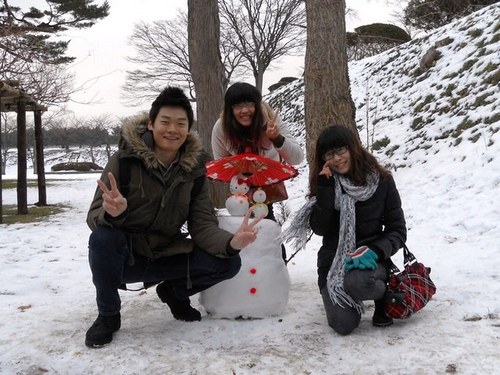 冬季的函馆浪漫温馨。让我们来欣赏照明和白雪。