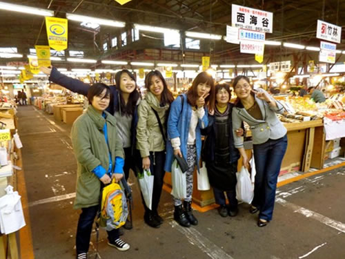 在函馆就读的外国留学生介绍了他们推荐的景点。