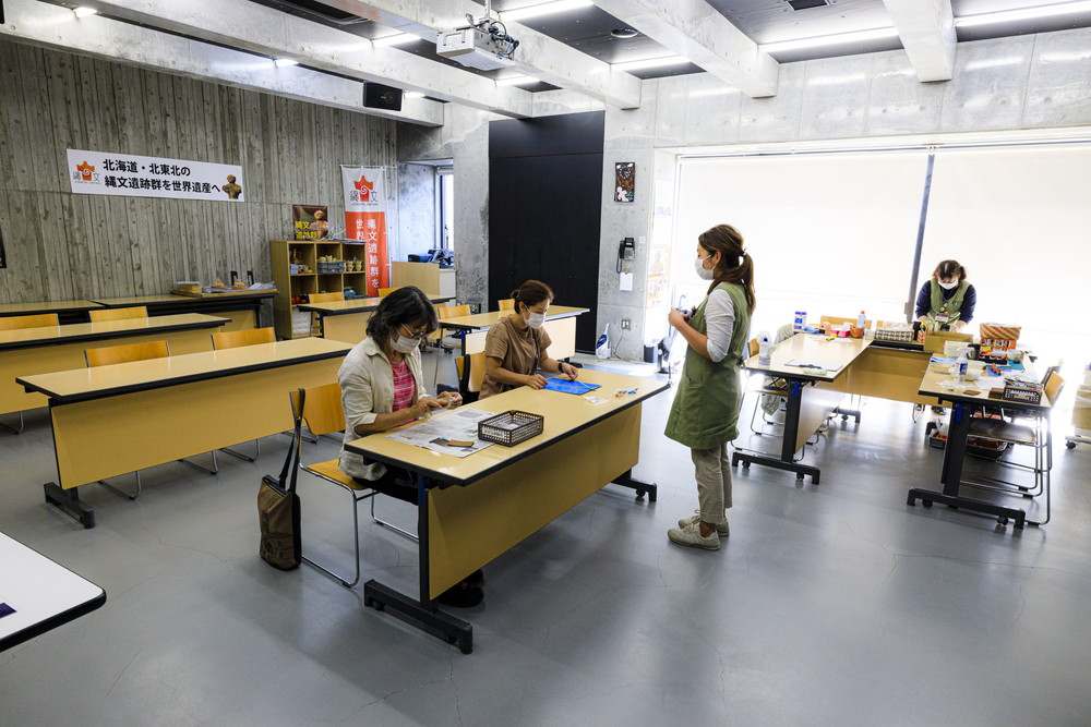 Ancient style item making experience (Hakodate Jomon Culture Center)