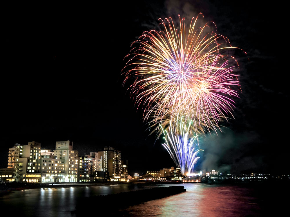 Yunokawa Hot-Spring Resort Fireworks Display