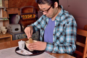 Savoring Japanese tea (Maruyamaen Tea Store)