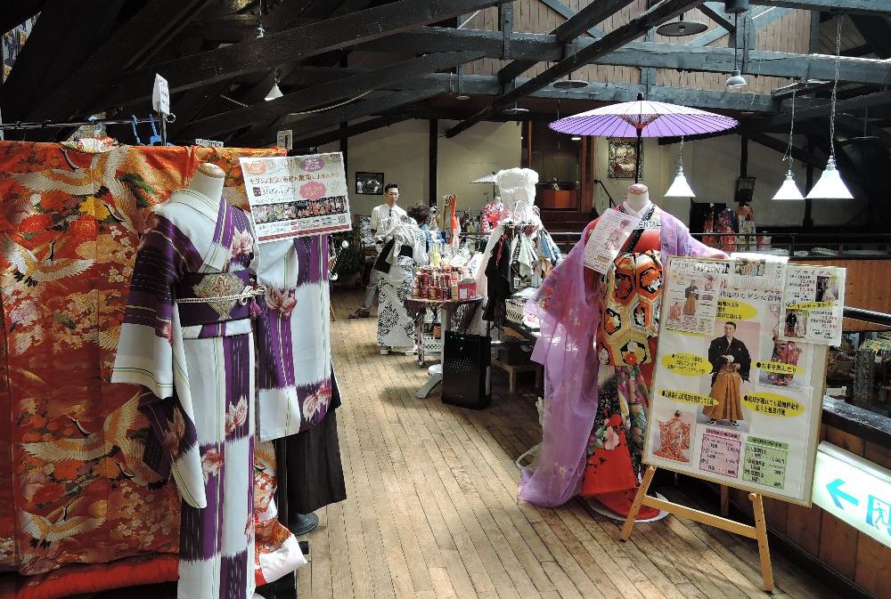 Berjalan kaki dalam balutan Kimono (sewa kostum kimono & gaun di Hakodate)