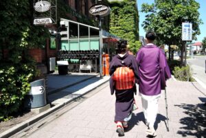 เดินเล่นในชุดกิโมโน (ร้านเช่าชุดกิโมโนและเครื่องแต่งกายฮาโกดาเตะ)